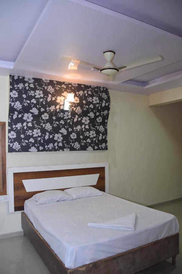 Hotel Riviera Residency Thane Extérieur photo