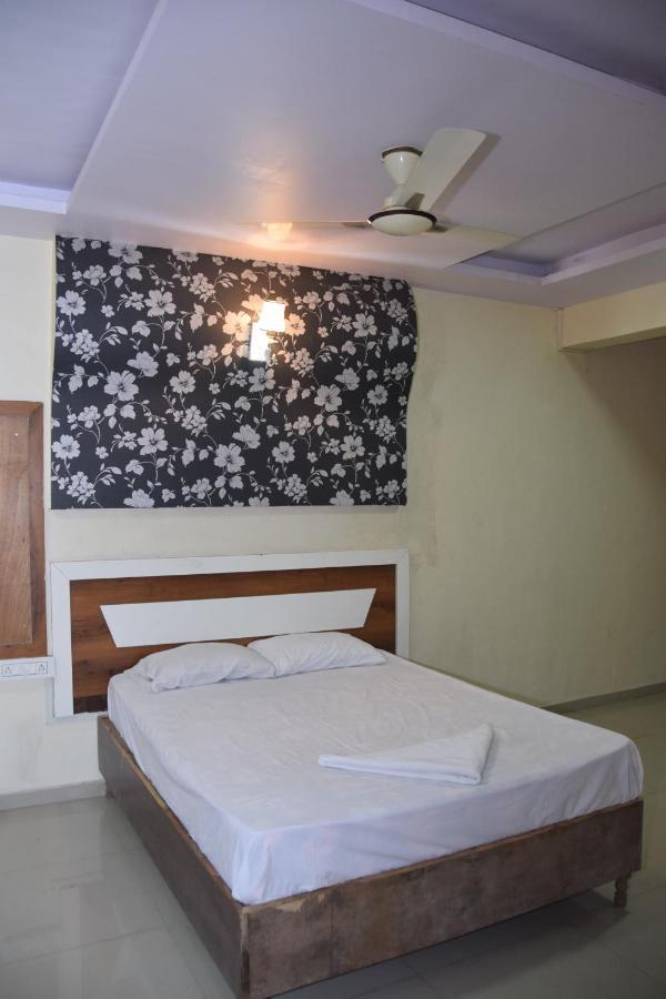 Hotel Riviera Residency Thane Extérieur photo