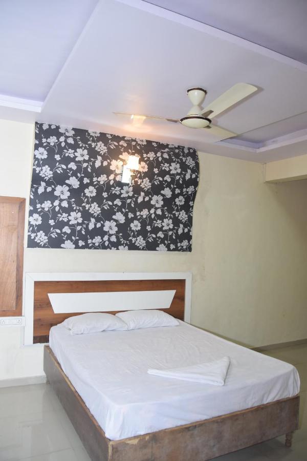 Hotel Riviera Residency Thane Extérieur photo